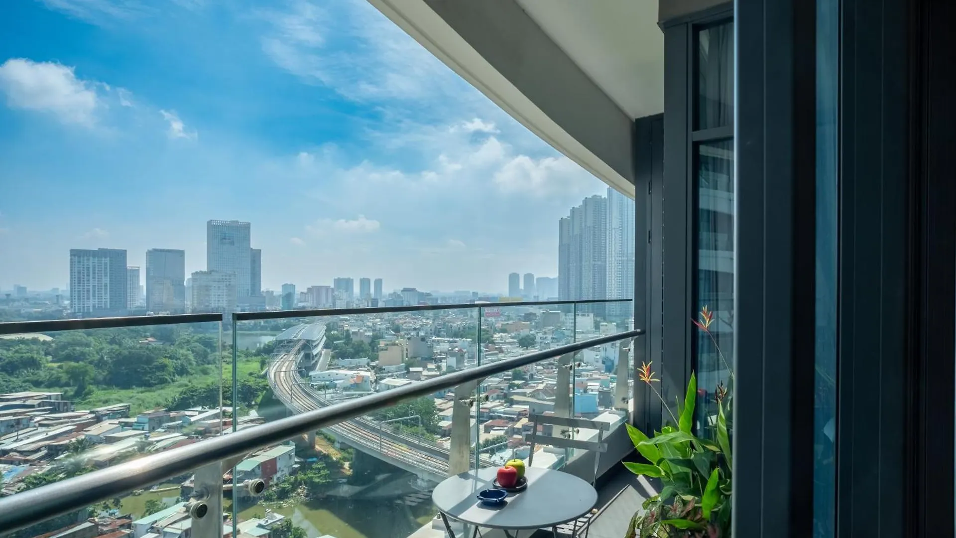 Lux Executive Residence At City Garden By Circadian Ho Chi Minh City